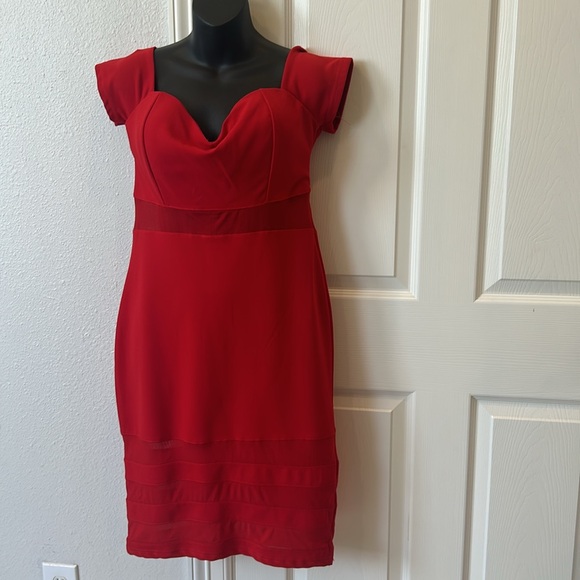 RED DRESS - Picture 3 of 5